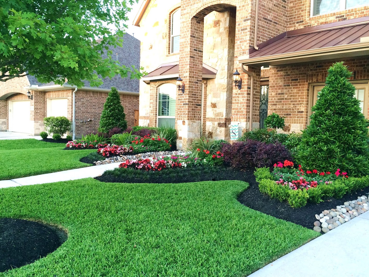Front lawn with fresh mulch beds, Franklin TN