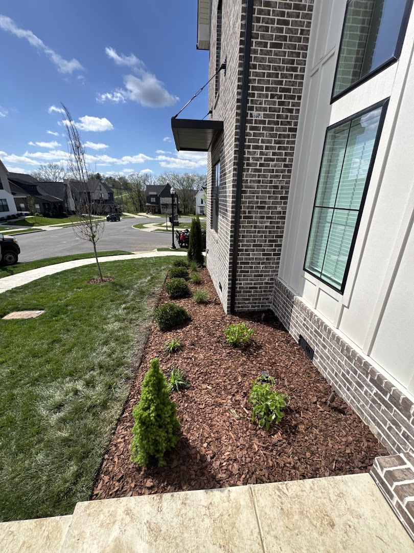 Walkway and mulch bed landscaping, Nashville TN